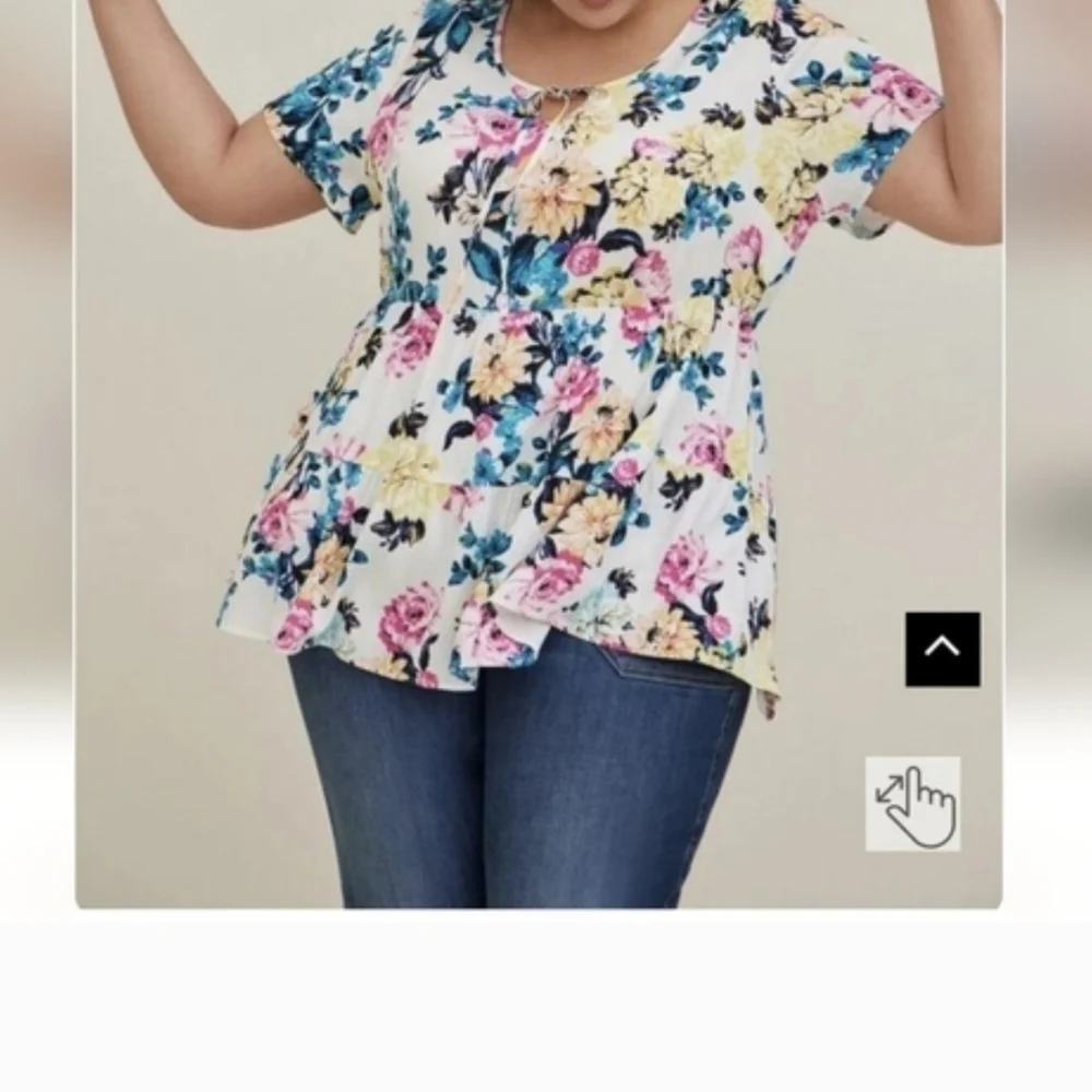 Torrid 2X White Floral Color Pop short Sleeve V Neck Lenny Babydoll Tunic Blouse